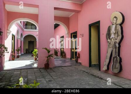 Patio interno della Casa de México Benito Juárez. L'Avana. Cuba Foto Stock