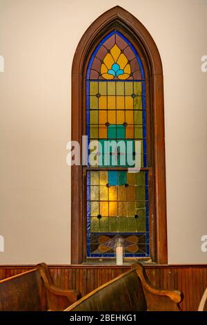 Vetrate in una chiesa cristiana rurale in Kentucky Foto Stock