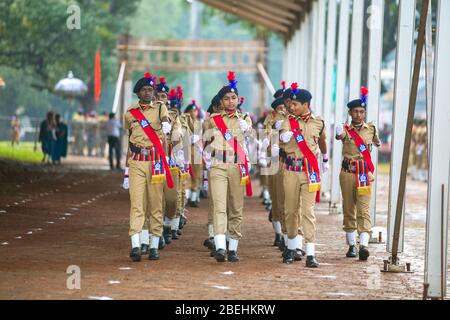 polizia, cadetti ncc, donne indiane emancipare, cadetti college, india indipendenza giorno parata, repubblica indiana parata, thrissur, kerala, india, parata terra Foto Stock