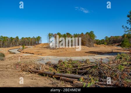 Lavori in corso di costruzione di strade e altre infrastrutture per una nuova suddivisione residenziale in Alabama Foto Stock