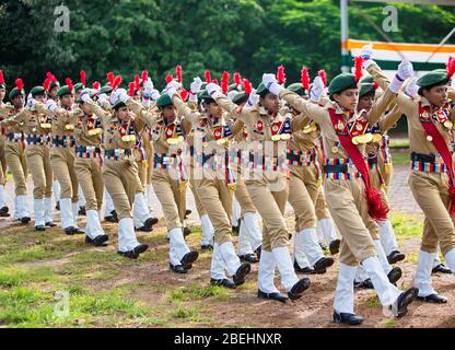 polizia, cadetti ncc, donne indiane emancipare, cadetti college, india indipendenza giorno parata, repubblica indiana parata, thrissur, kerala, india, parata terra Foto Stock