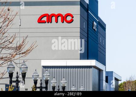 24 febbraio 2020 Sunnyvale / CA / USA - nuovo complesso di cinema AMC vicino al completamento prima dell'epidemia di COVID-19; Foto Stock