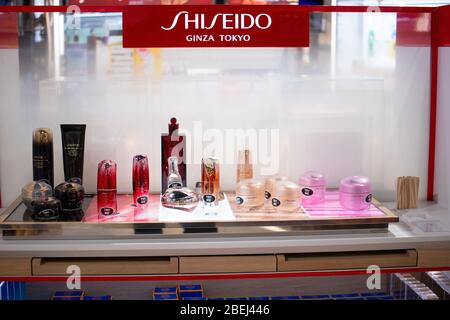 Bruxelles, Belgio, gennaio 2020: Shiseido cosmetici in mostra per la vendita, Shiseido è società di cura personale, pelle, capelli, Foto Stock