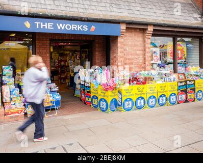 Lo storefront del concessionario con sconto Works Foto Stock