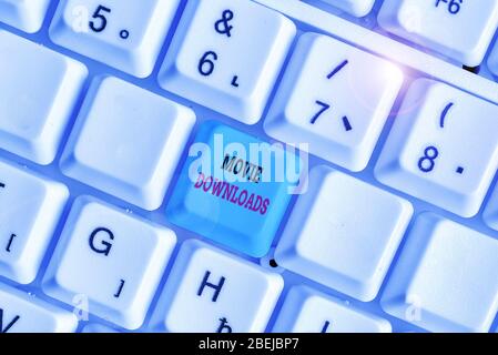 Download Di Filmati Di Testo Per La Scrittura A Mano. La foto concettuale trasferisce l'intero film per la memorizzazione locale e l'uso successivo Foto Stock