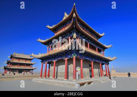 Tetti a falde, torri di guardia sulla conciliazione e Sighs Gates-Jiayu Pass-Jiayuguan City-Gansu-China-0786 Foto Stock