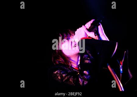Polonia, Czestochowa - 16 marzo 2012: Concerto della band polacca Wilki con Robert Gawlinski, club musicale Zero Foto Stock