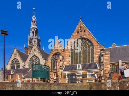 La Chiesa Vecchia è il più antico edificio di Amsterdam, Oude Kerk Foto Stock