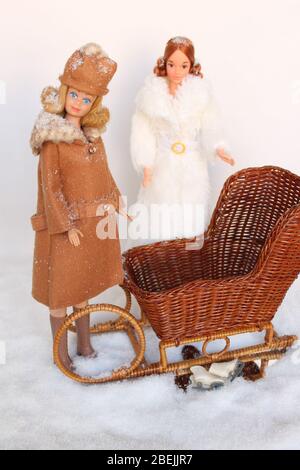 Midge barbie vintage immagini e fotografie stock ad alta risoluzione - Alamy