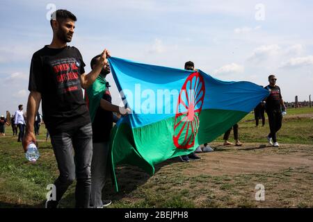 Auschwitz, Polonia - 02 agosto 2019: Commemorazione europea dell'Olocausto Rom-75° anniversario della liquidazione di Zigenerlager a KL Auschwitz-Birkenau Foto Stock