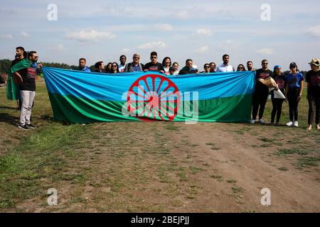 Auschwitz, Polonia - 02 agosto 2019: Commemorazione europea dell'Olocausto Rom-75° anniversario della liquidazione di Zigenerlager a KL Auschwitz-Birkenau Foto Stock