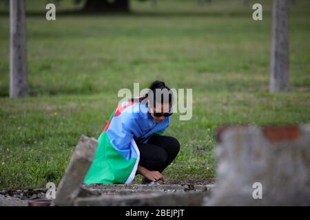 Auschwitz, Polonia - 02 agosto 2019: Commemorazione europea dell'Olocausto Rom-75° anniversario della liquidazione di Zigenerlager a KL Auschwitz-Birkenau Foto Stock