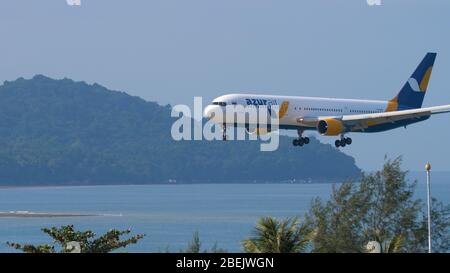 Atterraggio di Azur Air Ucraina Foto Stock