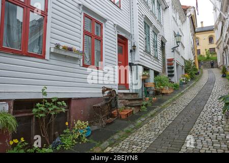 BERGEN, NORVEGIA - 31 MAGGIO 2017: Vecchie case d'epoca e architettura classica nella città di Bergen in Norvegia Foto Stock