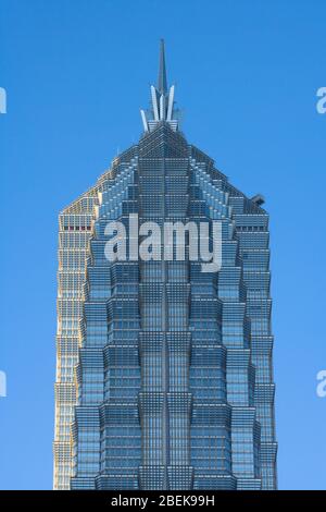 Pudong, Shanghai, Cina, Asia - dettaglio primo piano della cima della Torre Jin Mao. Foto Stock