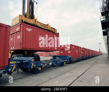 1987, trasporto ferroviario del carbone tra Coed Bach e il porto di Swansea, Galles del Sud, Regno Unito Foto Stock