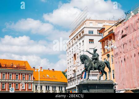 Monumento Ban Josip Jelacic nella piazza centrale di Ban Jelacic a Zagabria, Croazia Foto Stock