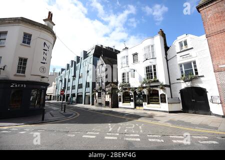 Brighton, Regno Unito. 14 Aprile 2020. Le strade e le strade rimangono molto tranquille il giorno 30 del Lockdown nel Regno Unito. Credit: James Boardman/Alamy Live News Foto Stock