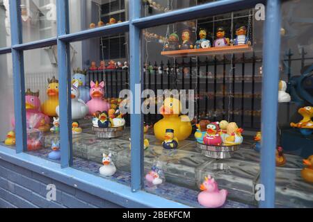 Brighton, Regno Unito. 14 aprile 2020 le Lanes di Brighton rimangono molto tranquille il giorno 30 del Lockdown nel Regno Unito. Credit: James Boardman / Alamy Live News Foto Stock