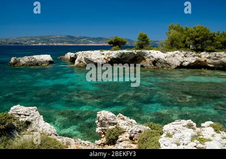 Piccola baia oltre a strada Romantica, Fanari, Argostoli, Cefalonia, Isole IONIE, Grecia. Foto Stock