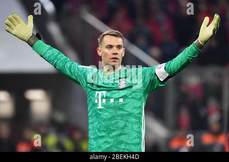 Oltre 20 milioni di euro di prestito annuale? Con questa enorme domanda, si dice che il capitano del Bayern Monaco Manuel Neuer abbia arrabbiato per il momento i responsabili del Bayern. Archivio foto: Manuel NEUER (goalwart FC Bayern Monaco), gesto, azione, immagine singola, singolo motivo tagliato, metà figura, metà figura. Calcio 1.Bundesliga, 13.matchday, matchday13, FC Bayern Monaco M) - Bayer 04 Leverkusen (LEV) 1-2, il 30 novembre 2019 a Muenchen ALLIANZARENA, LE NORMATIVE DFL VIETANO QUALSIASI USO DI FOTOGRAFIE COME SEQUENZE DI IMMAGINI E/O QUASI-VIDEO. ¬ | utilizzo in tutto il mondo Foto Stock