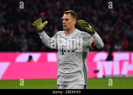 Oltre 20 milioni di euro di prestito annuale? Con questa enorme domanda, si dice che il capitano del Bayern Monaco Manuel Neuer abbia arrabbiato per il momento i responsabili del Bayern. Archivio foto: Manuel NEUER (goalwart FC Bayern Monaco), gesto, azione, immagine singola, singolo motivo tagliato, metà figura, metà figura. Calcio 1.Bundesliga, 11.matchday, matchday11, FC Bayern Monaco (M) - Borussia Dortmund (DO) 4-0, il 9 novembre 2019 a Muenchen ALLIANZARENA, LE NORMATIVE DFL VIETANO QUALSIASI USO DI FOTOGRAFIE COME SEQUENZE DI IMMAGINI E/O QUASI-VIDEO. ¬ | utilizzo in tutto il mondo Foto Stock