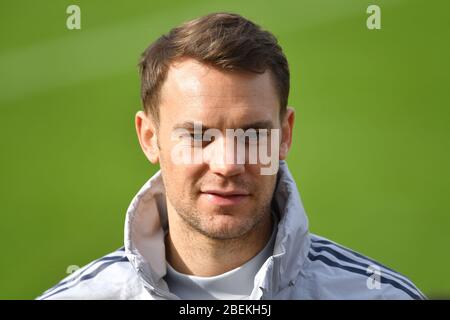 Oltre 20 milioni di euro di prestito annuale? Con questa enorme domanda, si dice che il capitano del Bayern Monaco Manuel Neuer abbia arrabbiato per il momento i responsabili del Bayern. Foto d'archivio: Manuel NEUER (Goalwart FC Bayern Monaco), azione, immagine singola, motivo singolo tagliato. Verticale, verticale, verticale . Formazione del FC Bayern Monaco sulla Saebener Strasse. Calcio 1. Bundesliga, stagione 2019/2020, il 17 gennaio 2020. Â | utilizzo in tutto il mondo Foto Stock