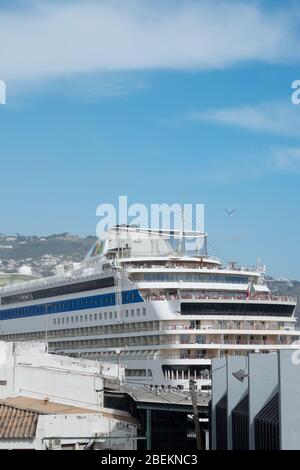 La nave da crociera AIDA Stella è ormeggiata al porto di Funchal, Madeira; Foto Stock