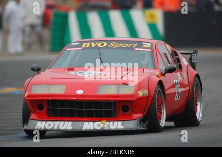 Auto da corsa al circuito le Mans, Francia Foto Stock