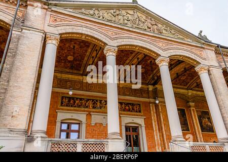 Il Trinkhalle, o casa di pompaggio, parte del complesso Kurhaus del XIX secolo nella città termale di Baden-Baden, Germania. Gennaio 2020. Foto Stock