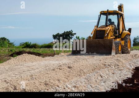 Marl livellamento trattore in cantiere Foto Stock