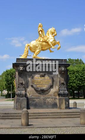 Dresda, Germania 07-18-2017, il Golden Rider (tedesco: Goldener Reiter) Foto Stock