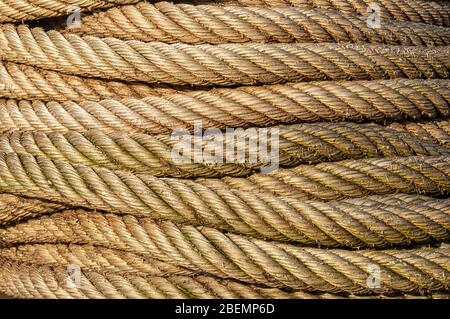 Una corda a spirale, corda su una nave Foto Stock