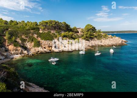 La baia rocciosa di Cala di Monte Tundu vicino Alghero (Sardegna, Italia) Foto Stock