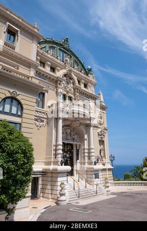 Ingresso al Teatro dell'Opera Salle Garnier sul lato dell'edificio del casinò Monte Carlo, Monaco Foto Stock