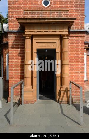 Ingresso al padiglione altazimuth dell'epoca vittoriana presso il Royal Observatory di Greenwich, Londra, Regno Unito Foto Stock