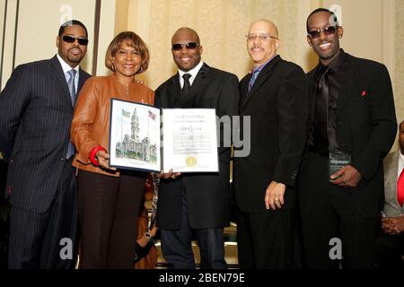 Boyz II Men ha mostrato di ricevere un premio alla seconda conferenza annuale di radio One Music and Entertainment al Philadelphia Marriott il 15 marzo 2009. Credito: Scott Weiner/MediaPunch Foto Stock