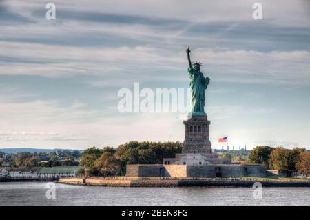 La Statua della libertà e Liberty Island Foto Stock