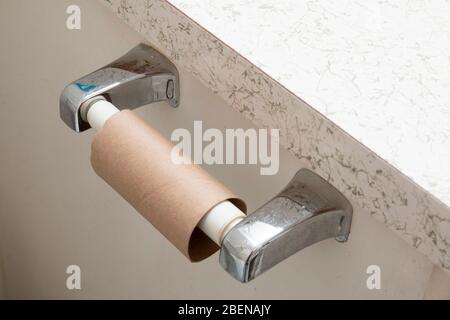 Svuotare la carta igienica Roll Foto Stock