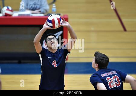 Impostazione del lettore per un compagno di squadra durante un prolungato volley. Stati Uniti d'America. Foto Stock