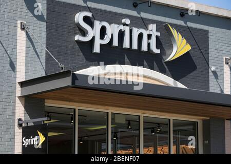Un logo al di fuori di un punto vendita Sprint a Baltimora, Maryland, il 6 aprile 2020. Foto Stock