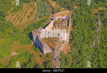 Fortezza Necven rimane sul lato ovest del monte Promina in Croazia, antenna Foto Stock