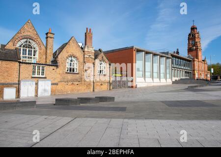 Sneinton Market Square e Victoria Leisure Centre, catturati durante la chiusura di Coronavirus il 2020 aprile, Nottingham City Nottinghamshire Inghilterra Regno Unito Foto Stock