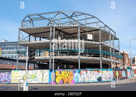 Progetto di costruzione a Sneinton Market, catturato durante la chiusura di Coronavirus aprile 2020, Nottingham City Nottinghamshire Inghilterra Regno Unito Foto Stock