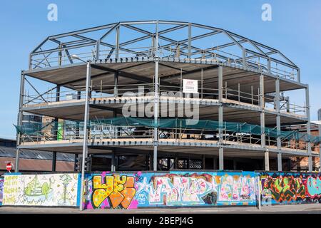 Progetto di costruzione a Sneinton Market, catturato durante la chiusura di Coronavirus aprile 2020, Nottingham City Nottinghamshire Inghilterra Regno Unito Foto Stock