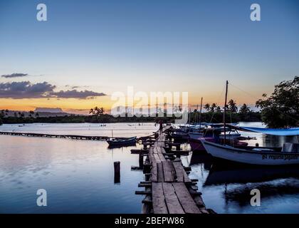 Jetty in legno sul fiume Miel al crepuscolo, Baracoa, provincia di Guantanamo, Cuba Foto Stock