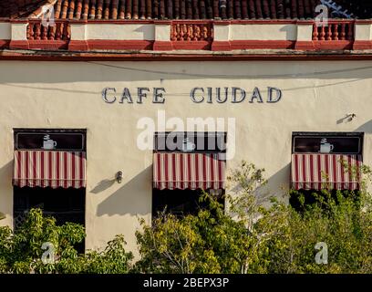 Cafe Ciudad, Parco Ignacio Agramonte, vista elevata, Camaguey, Provincia Camaguey, Cuba Foto Stock