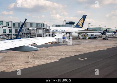 05/26/2019. Aeroporto di Francoforte, Germania. Singapore Airplane al terminal. Aeroporto gestito da Fraport e funge da hub principale per Lufthansa. Foto Stock