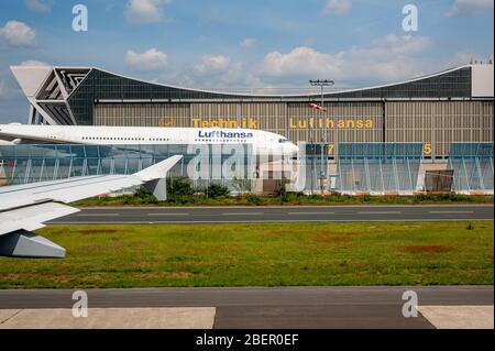 05/26/2019. Aeroporto di Francoforte, Germania. Airbus di Lufthansa Technik hangar manutenzione. Gestito da Fraport e funge da hub principale per Lufthansa. Foto Stock