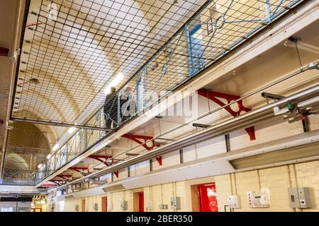 Prison Cells Landing Safety Net, Reading Prison, Reading, Berkshire, Inghilterra, GB, REGNO UNITO Foto Stock